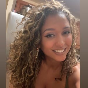 Meet your Posher, Christina